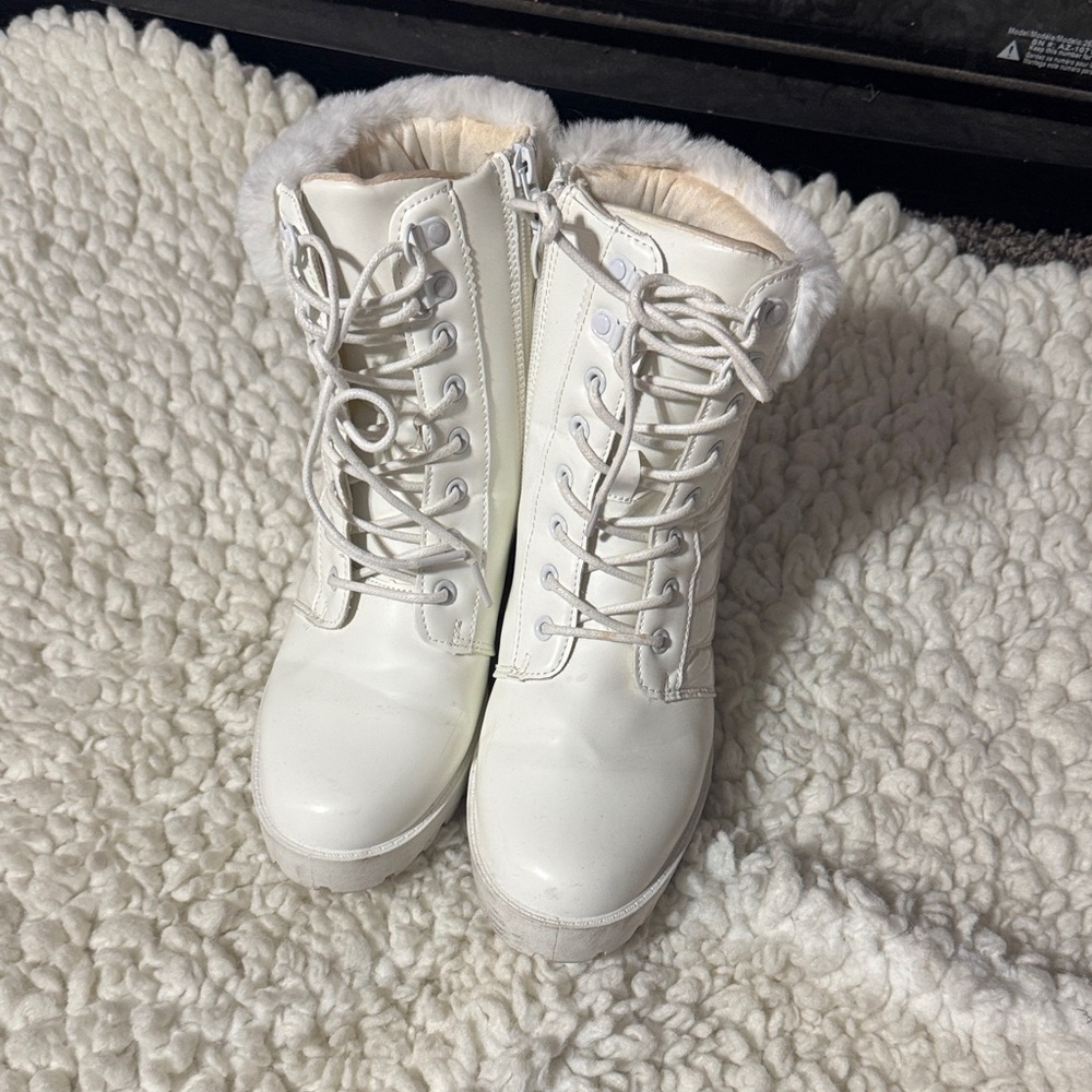 Women's White Fur-Lined Boots